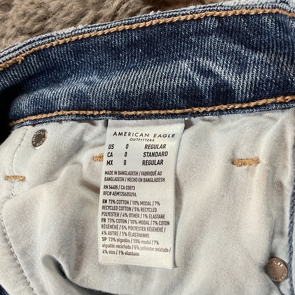 American Eagle Women's Ripped Mom Jeans - Picture 6 of 6